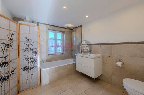 Tagslichtbad mit Badewanne - 