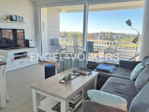 Wohn-/Essraum mit Blick zum Balkon - 2 Zimmer Etagenwohnung in Wenningstedt