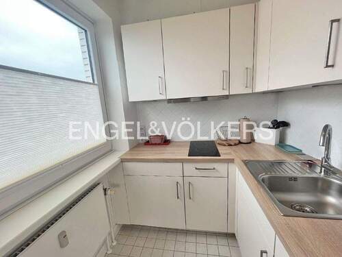 Moderne offene Einbauküche - 