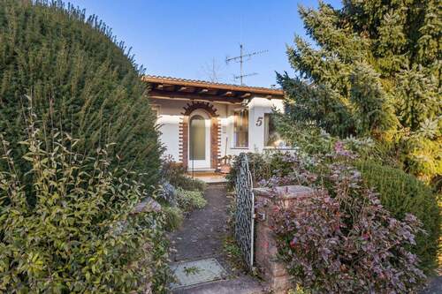 Eingangsbereich - Traum-Bungalow, Sanierungsbedürftig in bester Lage Markgröningens