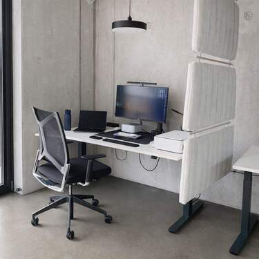 Ihr fester Ankerpunkt: Moderner Dedicated Desk in minimalistisch - 