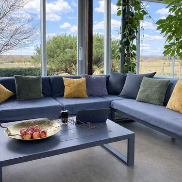 Entspannung mit Weitblick: Unsere Panorama-Lounge für Networking - 