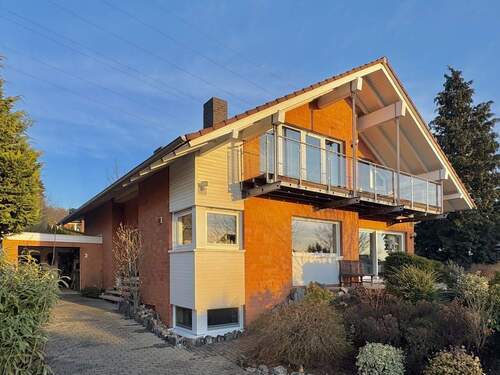 Vorder-Seitenansicht (2) - Mehrfamilienhaus, Wohnhaus mit 205,00 m&sup2; in Fuldabrück zum Kaufen