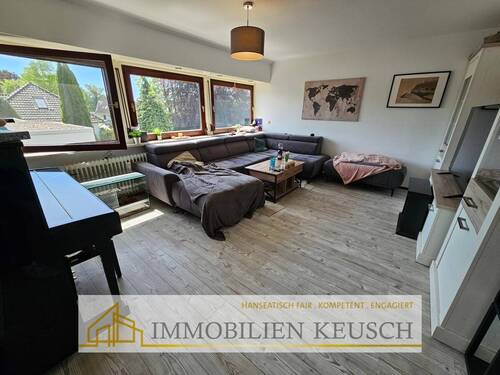 Großes & helles Wohnzimmer im OG - 