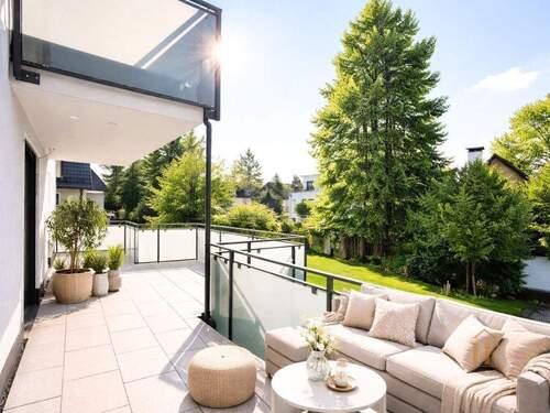 Balkon - Luxuriöse 3,5-Zimmer-Wohnung mit sonnigem Balkon im Märchenviertel