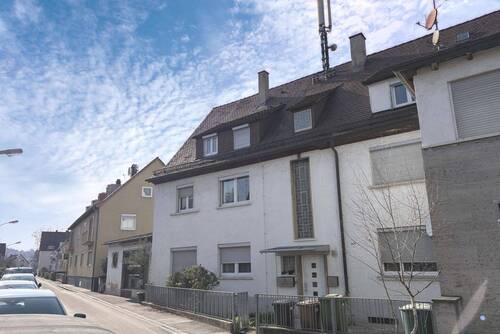 Hausansicht - 3-Zimmer-Dachgeschoss-Wohnung in ruhiger Wohnlage