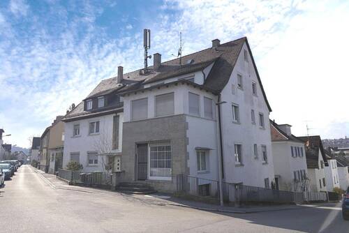 Ansicht gesamtes Mehrfamilienhaus - 3 Zimmer Etagenwohnung zum Kaufen in Stuttgart