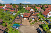 Hausansicht Front - Laatzen Grasdorf - Eine charmante Lage mit viel Lebensqualität ... !!!