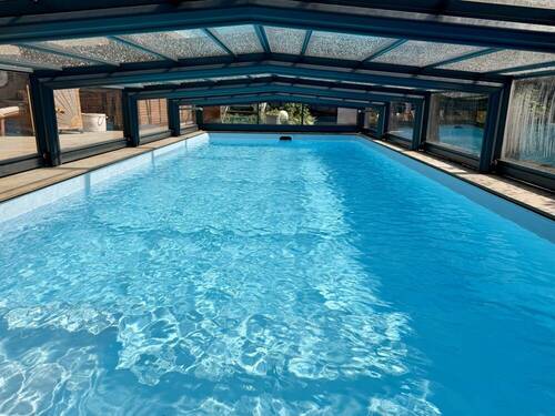 Poolinnenansicht mit geschlossener Abdeckung - 