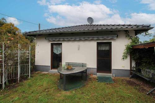 Seitenansicht vom Garten aus - 