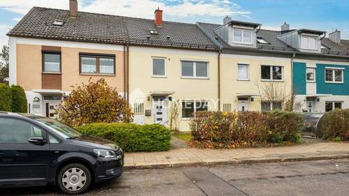 Außenansicht 2 - Reihenhaus mit Potenzial in ruhiger Lage - individuelle Gestaltungsmöglichkeiten auf drei Etagen