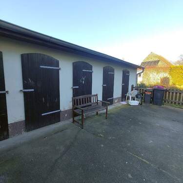 Schuppen mit Sitzbank - 