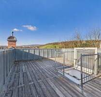 Ruhig gelegene 3,5-Zimmer-Dachgeschosswohnung mit grandioser Dachterrasse nahe dem Stadtwald - Wiesbaden