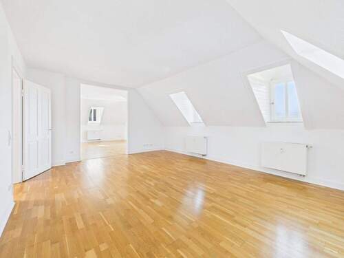 heller Wohnbereich - 3 Zimmer Etagenwohnung zum Kaufen in Wiesbaden