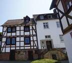 Wohnhäuser links neben dem Haupthaus - 4 Zimmer Mehrfamilienhaus, Wohnhaus in Jesberg