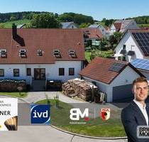 Ein Zuhause für Generationen: Großes Zweifamilienhaus mit Garten und Doppelgarage - Ursberg / Oberrohr