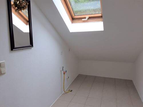 Abstellraum mit Waschmaschinenanschluss - 