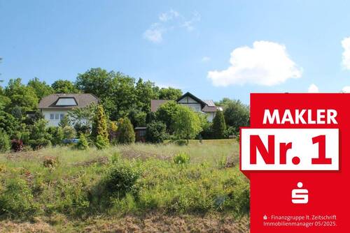 Straßenansicht - Großzügiges Baugrundstück in sonniger Lage!