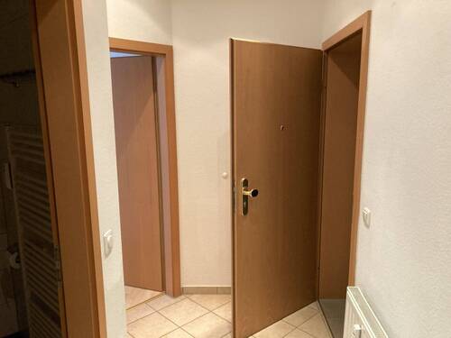 Flur - 2 Zimmer Etagenwohnung in Zwickau