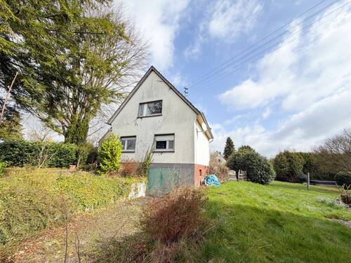 Straßenansicht - 4 Zimmer Einfamilienhaus zum Kaufen in Windeck