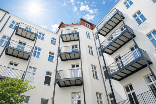 Hoffassaden mit neuen Balkonen - 