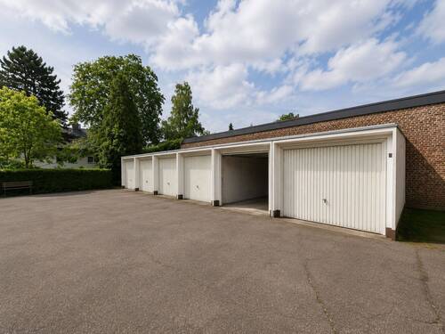 Garagenhof - 2 Zimmer Mehrfamilienhaus, Wohnhaus in Köln / Elsdorf