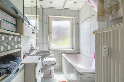 Bad, DG-Wohnung - 