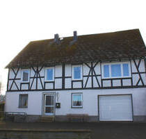 Wohnhaus mit Scheune, Garage und Baugrundstück in Erndtebrück