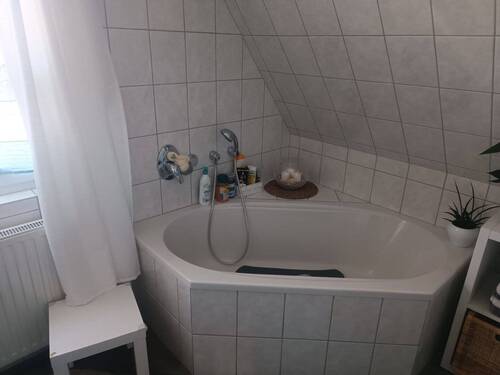 Badezimmer im Dachgeschoss - 