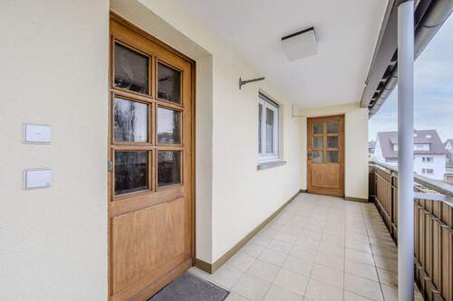 Wohnungseingang im separaten Laubengang - 3 Zimmer Etagenwohnung in Ludwigsburg