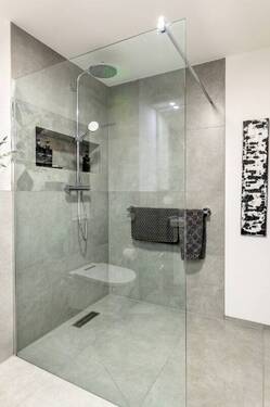 Bodentiefe Dusche - 
