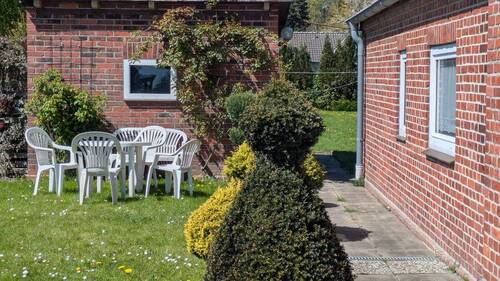 Ein schöner Sitzplatz - 5 Zimmer Mehrfamilienhaus, Wohnhaus zur Miete in Brunsbüttel