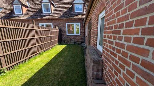 Neben dem Haus - Mehrfamilienhaus, Wohnhaus mit 108,00 m&sup2; in Brunsbüttel zur Miete