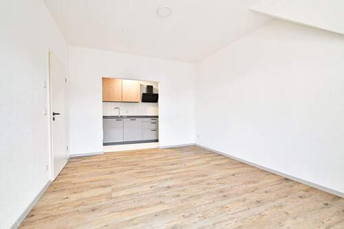 Wohnzimmer - 2 Zimmer Etagenwohnung zur Miete in Chemnitz