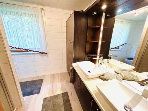 Im Obergeschoss - Ihr Badezimmer - 