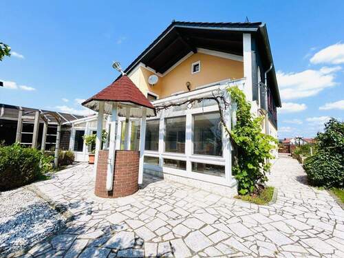 Ihr Haus terrassenseits von Süden - 5 Zimmer Einfamilienhaus zum Kaufen in Hemau