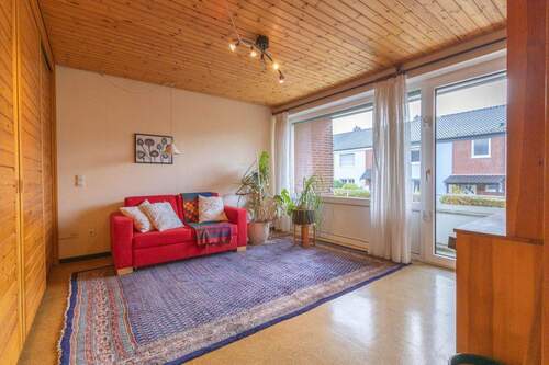 Schlafzimmer mit Zugang zum überdachten Balkon - 