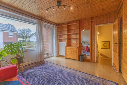 Schlafzimmer mit Zugang zum überdachten Balkon - 