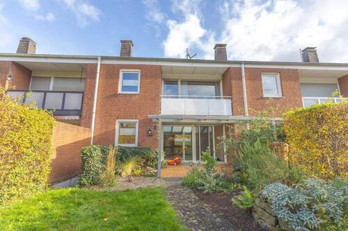 Haus & Gartenansicht - 4 Zimmer Reihenmittelhaus zum Kaufen in Menden