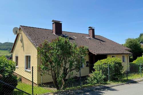 Straßenansicht - 5 Zimmer Einfamilienhaus zum Kaufen in Bad Laasphe