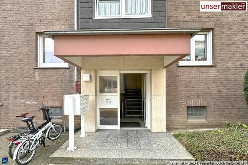 Haustüre-EG - 4 Zimmer Etagenwohnung zum Kaufen in Duisburg