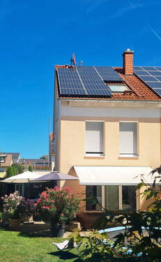 Hausansicht Garten Sommer 2025 - 5 Zimmer Reihenendhaus zum Kaufen in Kriftel
