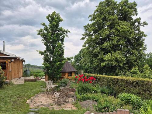 Hinterer Garten mit Grillkota und Gartenhaus - 