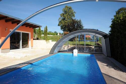 Salzwasserpool (Rauminhalt 35m³ und 32m² Fläche, elektronische Mess- und Regeltechnik, Wärmepumpe - 