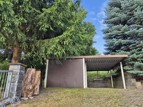 Garage im vorderen Grundstücksbereich - 