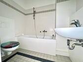 Bad mit Badewanne - 