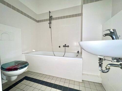 Bad mit Badewanne - 