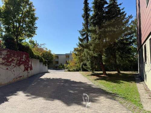 Zufahrt zur Tiefgarage - 