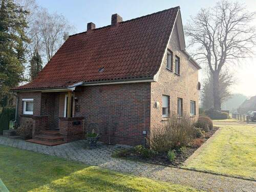 Titelbild - Attraktives Sanierungsobjekt: Einfamilienhaus in naturnaher Lage von Apen