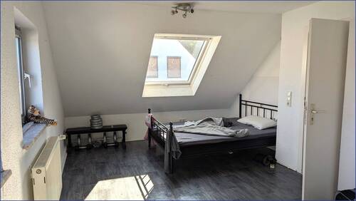 Schlafzimmer (DG Haus 1) - 